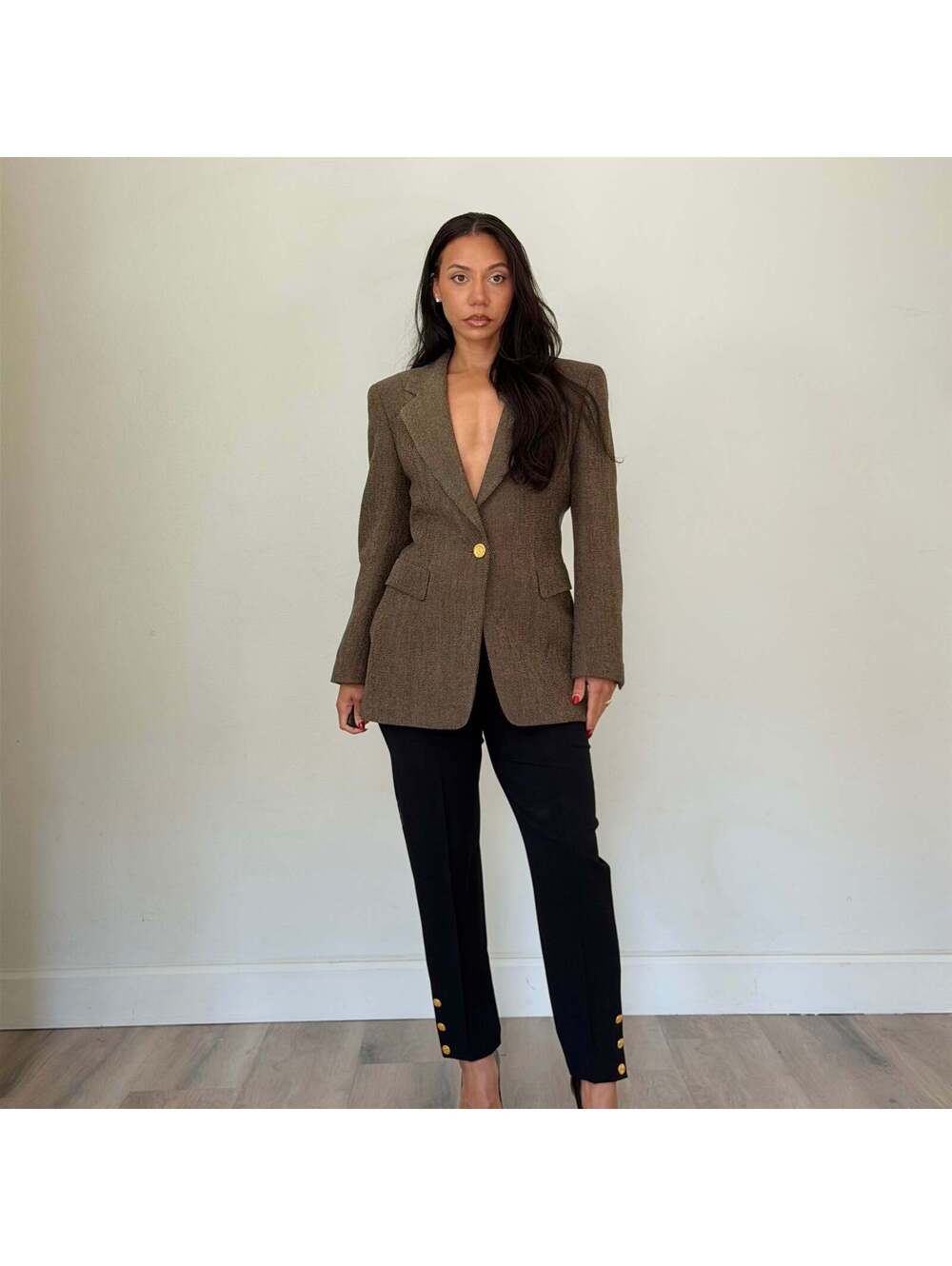 Escada - Picture 3 of 8